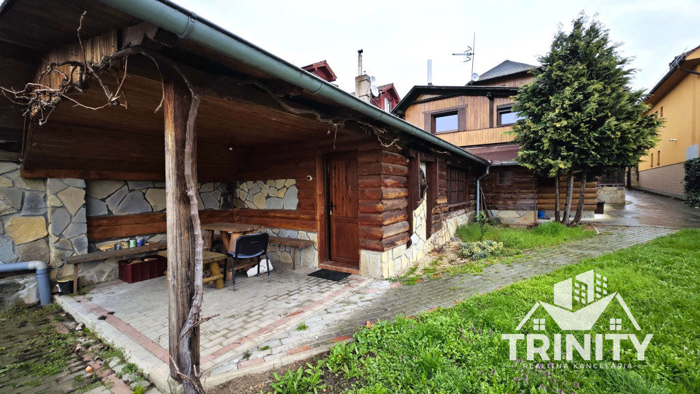 Na predaj podlažný a priestranný penzión v obci Podhájska