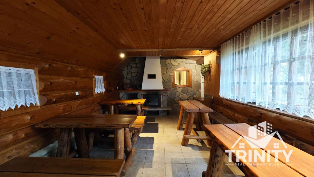 Na predaj podlažný a priestranný penzión v obci Podhájska