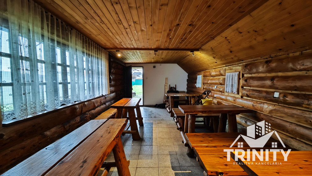 Na predaj podlažný a priestranný penzión v obci Podhájska