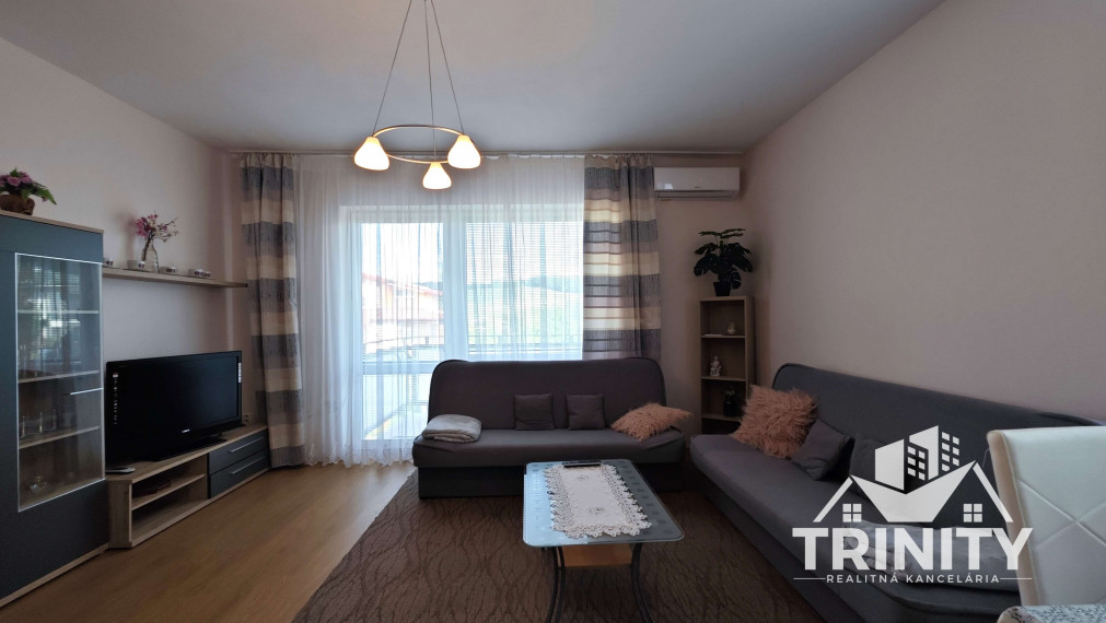 Na predaj zariadený apartmán v obci Podhájska