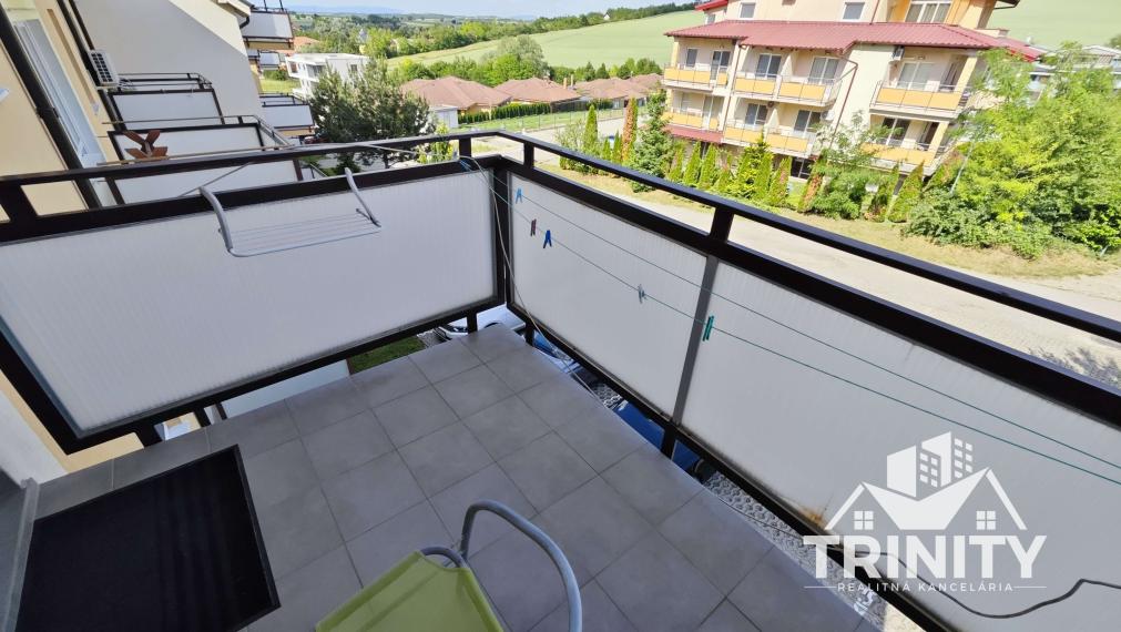 Na predaj zariadený apartmán v obci Podhájska