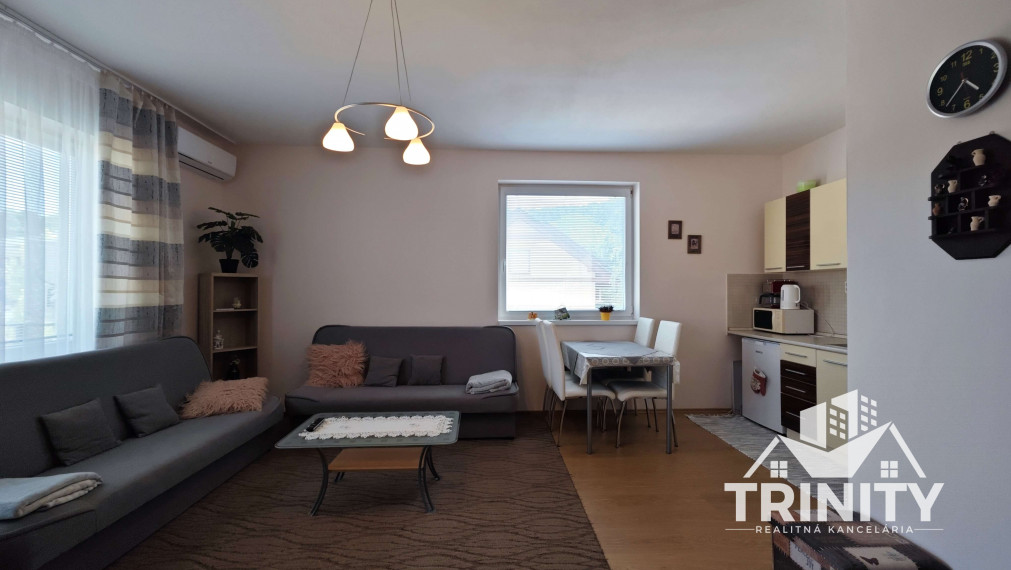Na predaj zariadený apartmán v obci Podhájska