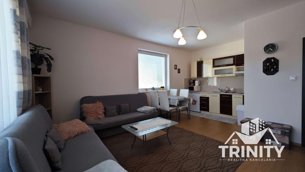 Na predaj zariadený apartmán v obci Podhájska