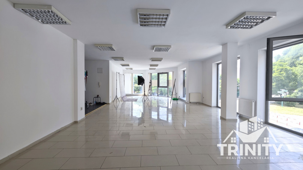 Na prenájom priestory pri centre v Nových Zámkoch