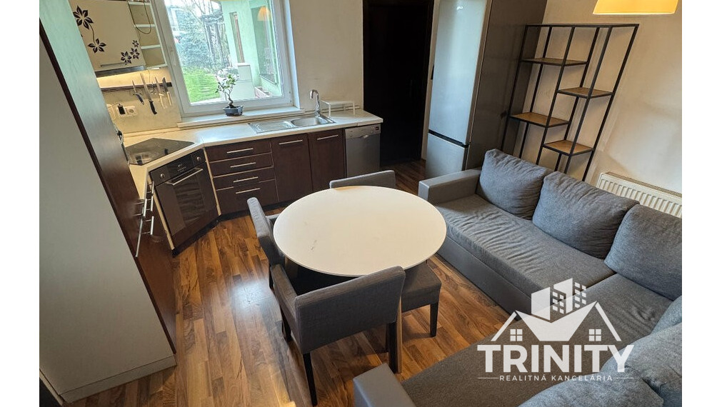 Na predaj 4-izbový rodinný dom v obci Dvory nad Žitavou