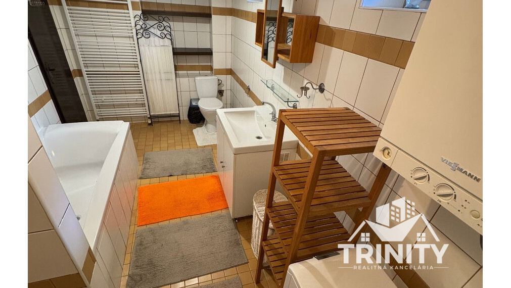 Na predaj 4-izbový rodinný dom v obci Dvory nad Žitavou