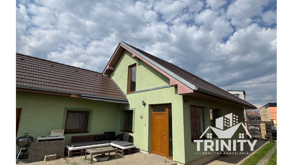 Na predaj 4-izbový rodinný dom v obci Dvory nad Žitavou