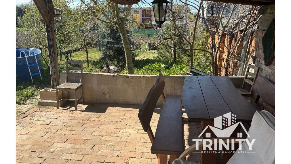 Na predaj 4-izbový rodinný dom v obci Dvory nad Žitavou