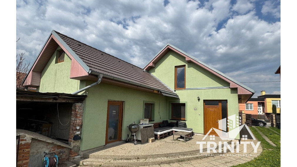 Na predaj 4-izbový rodinný dom v obci Dvory nad Žitavou