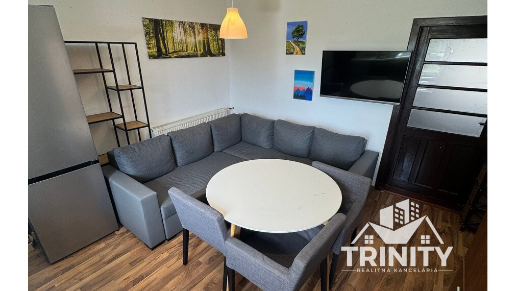 Na predaj 4-izbový rodinný dom v obci Dvory nad Žitavou