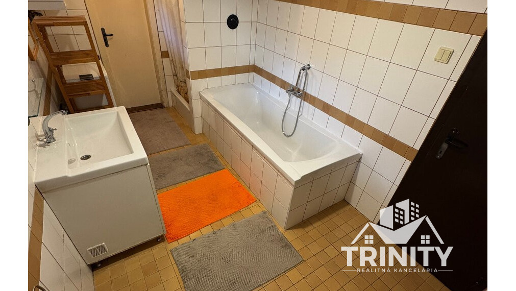 Na predaj 4-izbový rodinný dom v obci Dvory nad Žitavou