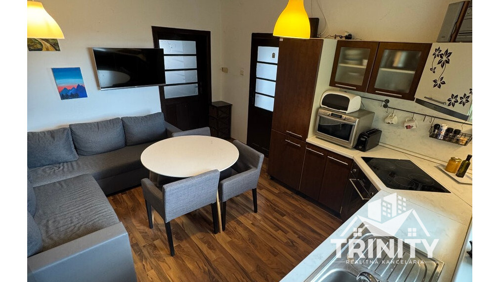 Na predaj 4-izbový rodinný dom v obci Dvory nad Žitavou