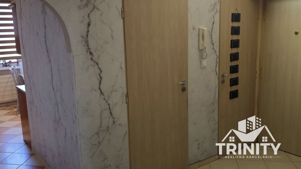 Na predaj 4-izbový byt s balkónom v Nových Zámkoch