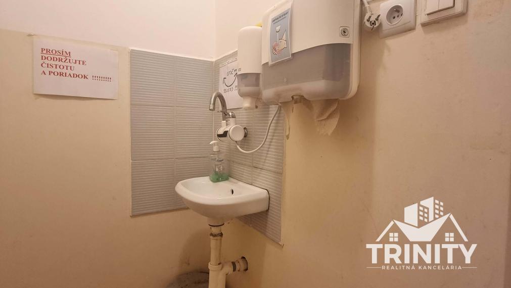 Na predaj budova so zastrešenou terasou v obci Pribeta