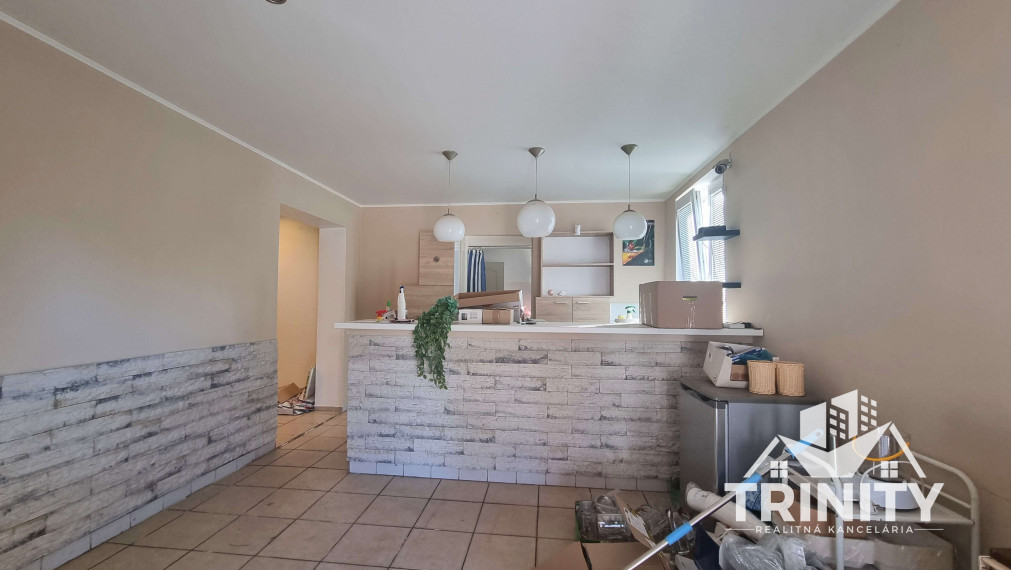 Na predaj budova so zastrešenou terasou v obci Pribeta