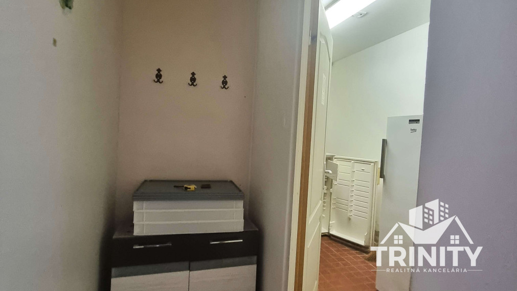 Na predaj budova so zastrešenou terasou v obci Pribeta