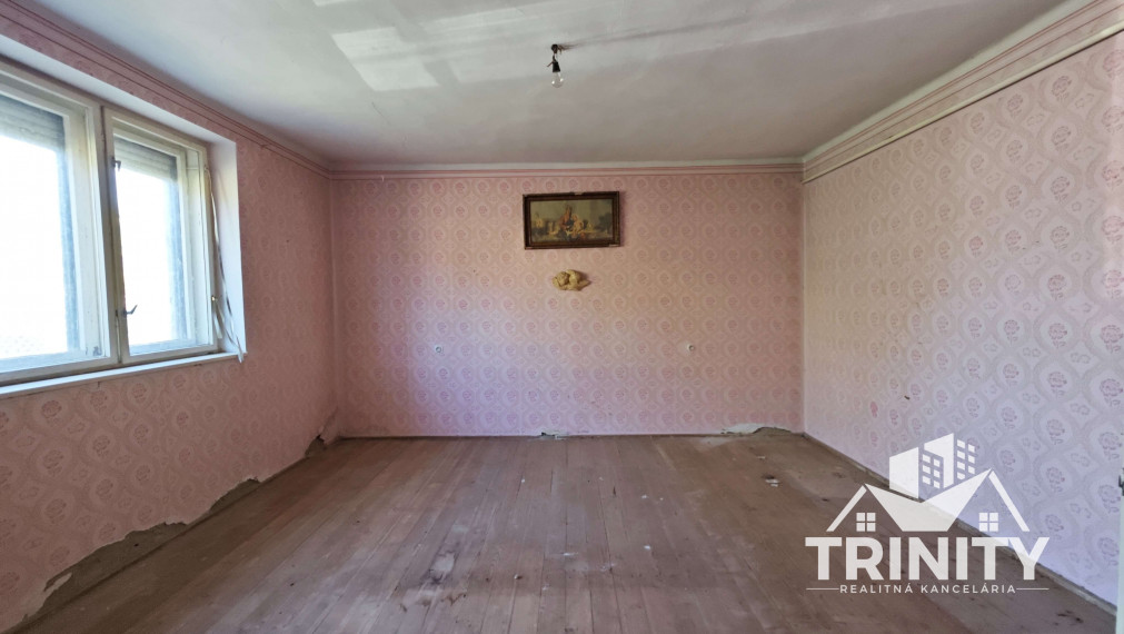 Na predaj 4-izbový rodinný dom s veľkým pozemkom v ovci Tvrdošovce