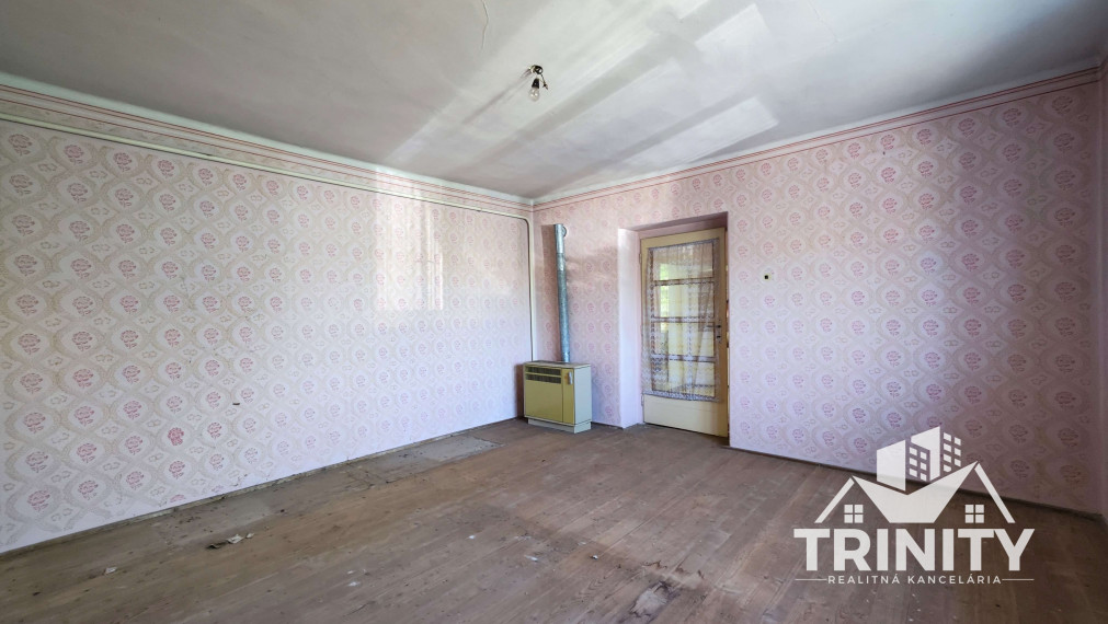 Na predaj 4-izbový rodinný dom s veľkým pozemkom v ovci Tvrdošovce