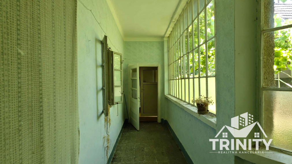 Na predaj 4-izbový rodinný dom s veľkým pozemkom v ovci Tvrdošovce