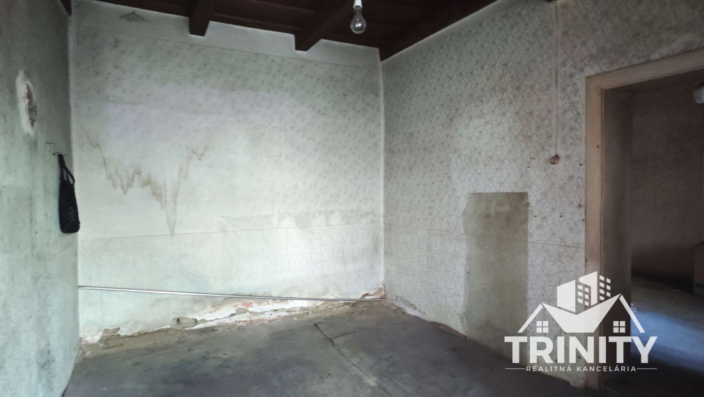 Na predaj 4-izbový rodinný dom s veľkým pozemkom v ovci Tvrdošovce