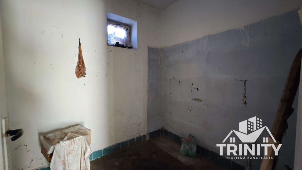 Na predaj 4-izbový rodinný dom s veľkým pozemkom v ovci Tvrdošovce