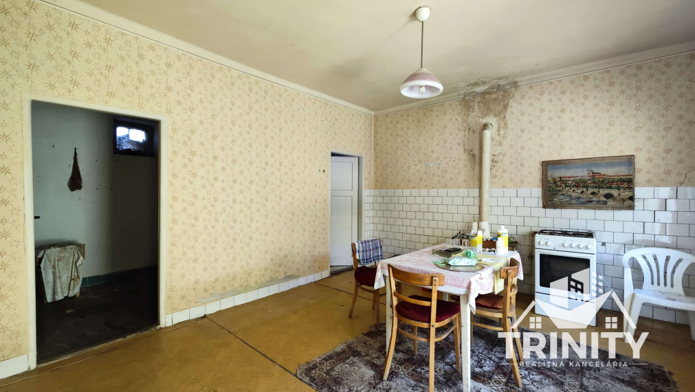 Na predaj 4-izbový rodinný dom s veľkým pozemkom v ovci Tvrdošovce