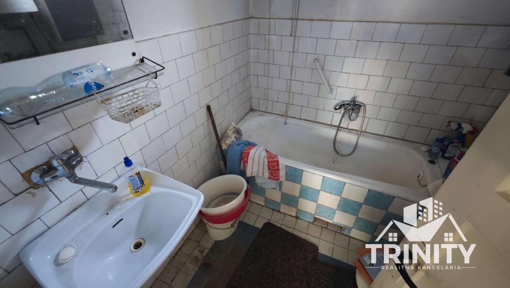 Na predaj 4-izbový rodinný dom s veľkým pozemkom v ovci Tvrdošovce