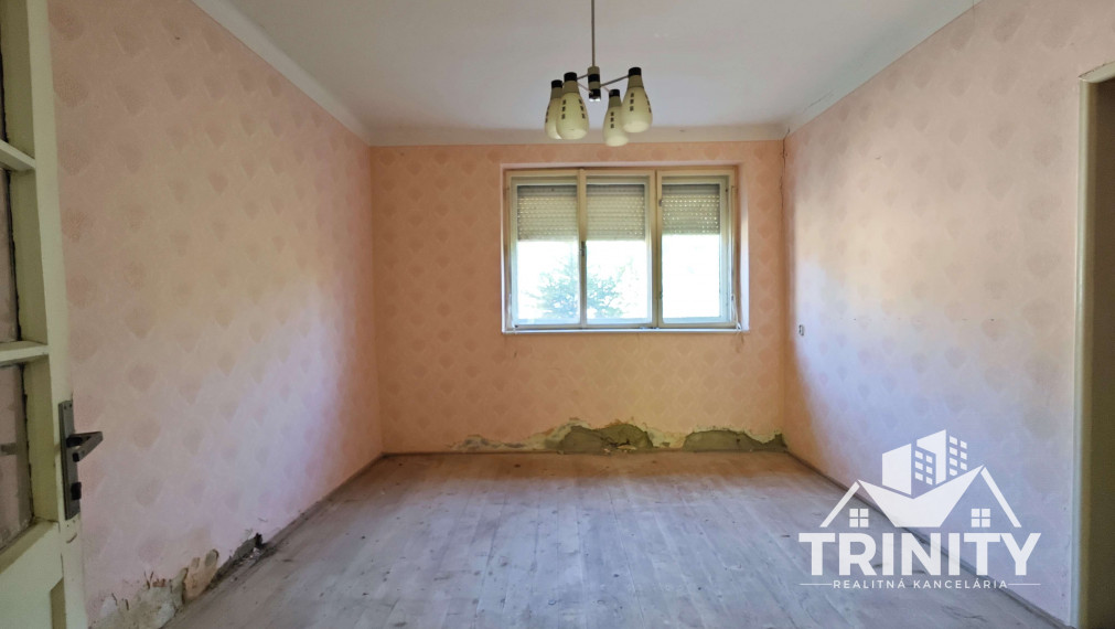 Na predaj 4-izbový rodinný dom s veľkým pozemkom v ovci Tvrdošovce