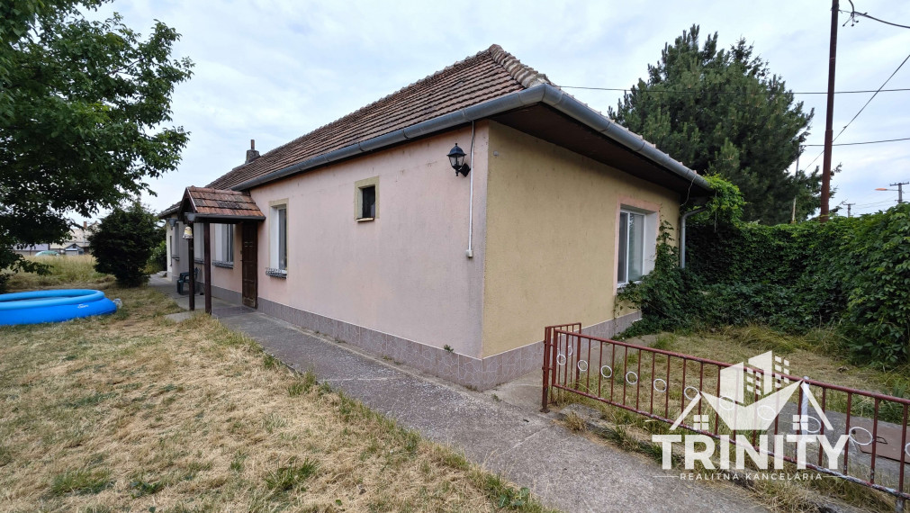 EXKLUZÍVNE - Na predaj 3-izbový rodinný dom v obci Semerovo