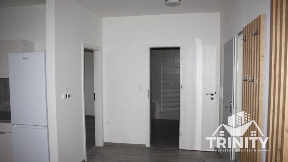 Prenájom 3-izbového bytu s balkónom na Andovskej ulici v meste Nové Zámky