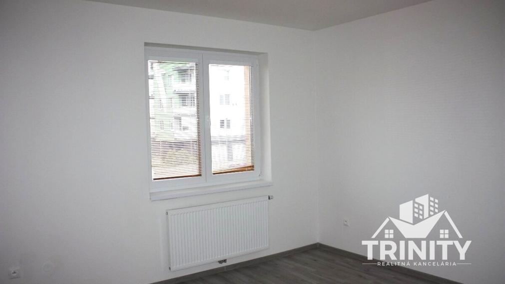 Prenájom 3-izbového bytu s balkónom na Andovskej ulici v meste Nové Zámky