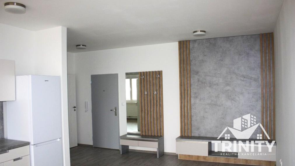 Prenájom 3-izbového bytu s balkónom na Andovskej ulici v meste Nové Zámky