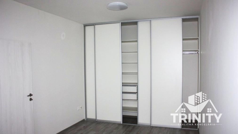 Prenájom 3-izbového bytu s balkónom na Andovskej ulici v meste Nové Zámky