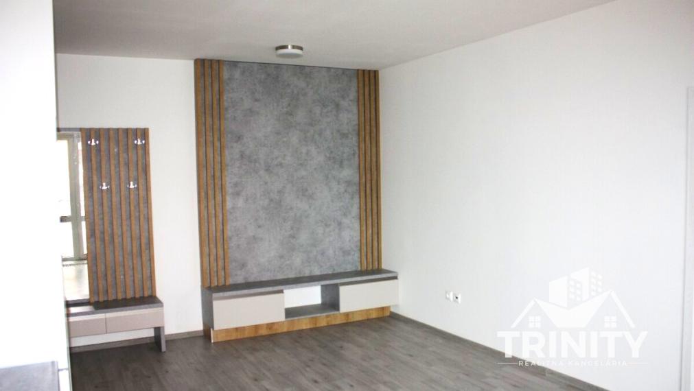 Prenájom 3-izbového bytu s balkónom na Andovskej ulici v meste Nové Zámky