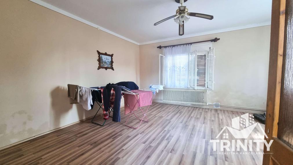 Predaj slnečného a priestranného 4-izbového rodinného domu v meste Kolárovo