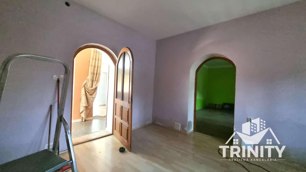 Predaj slnečného a priestranného 4-izbového rodinného domu v meste Kolárovo