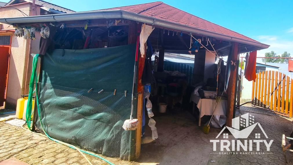 Predaj slnečného a priestranného 4-izbového rodinného domu v meste Kolárovo