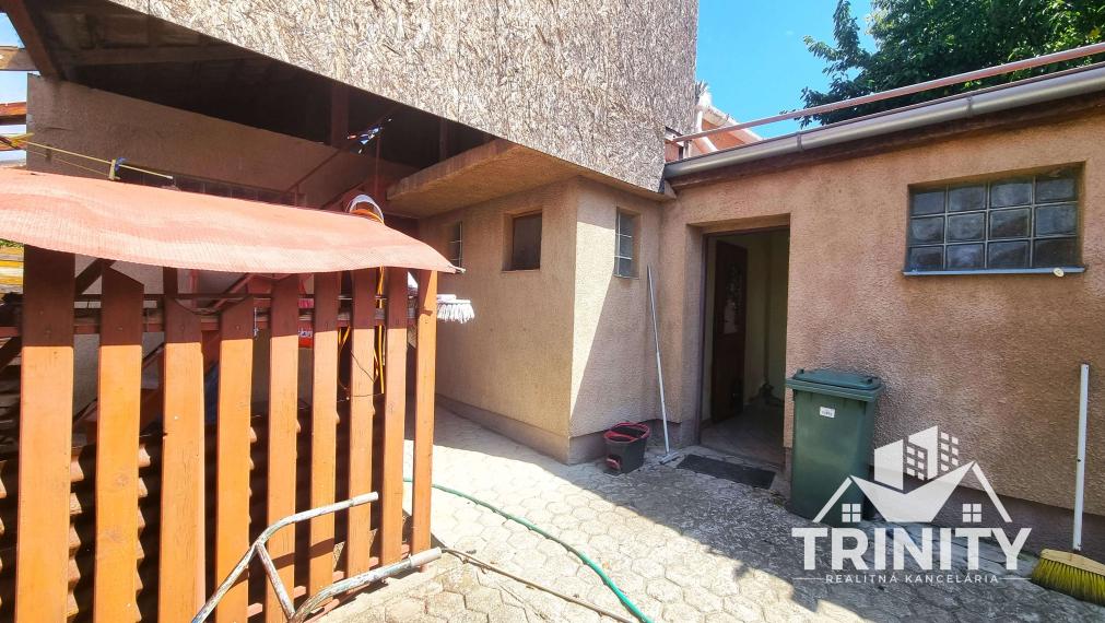 Predaj slnečného a priestranného 4-izbového rodinného domu v meste Kolárovo