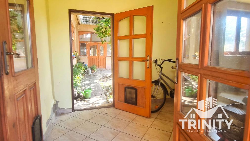 Predaj slnečného a priestranného 4-izbového rodinného domu v meste Kolárovo
