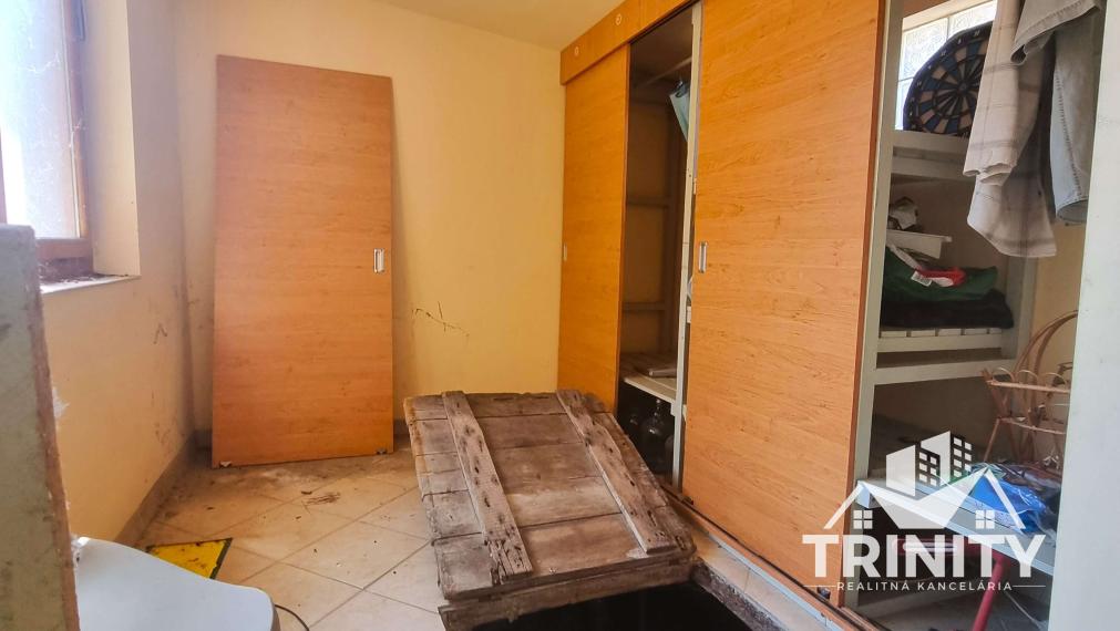 Predaj slnečného a priestranného 4-izbového rodinného domu v meste Kolárovo