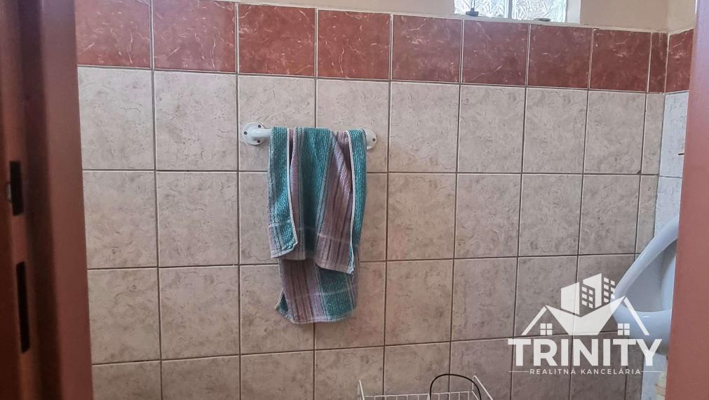 Predaj slnečného a priestranného 4-izbového rodinného domu v meste Kolárovo