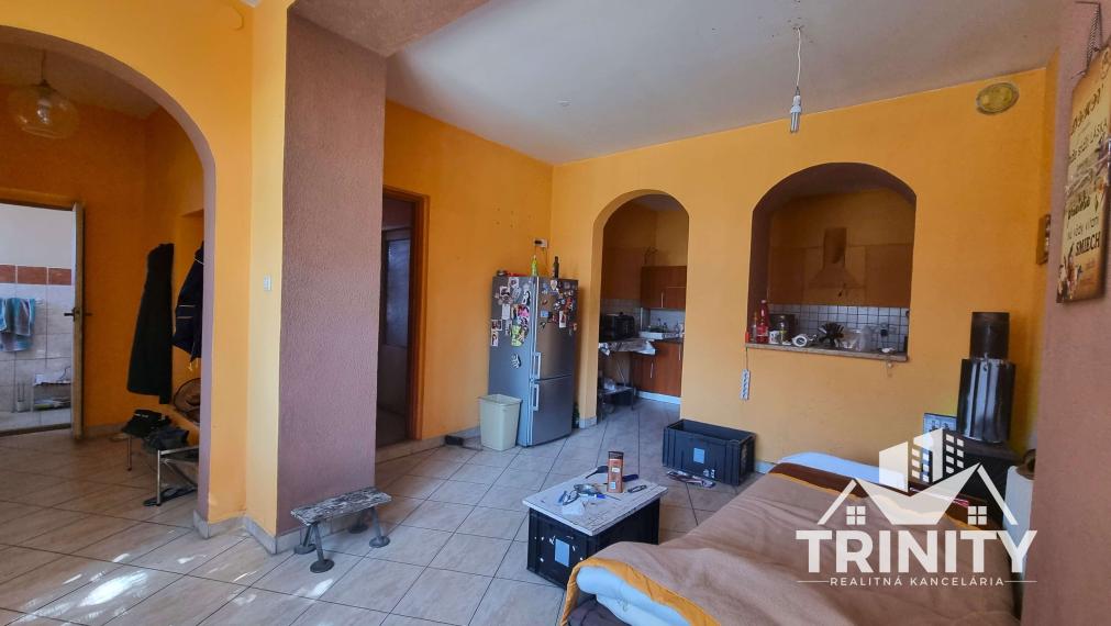 Predaj slnečného a priestranného 4-izbového rodinného domu v meste Kolárovo