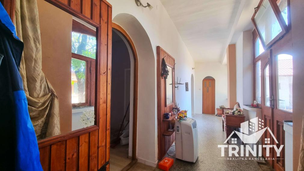 Predaj slnečného a priestranného 4-izbového rodinného domu v meste Kolárovo