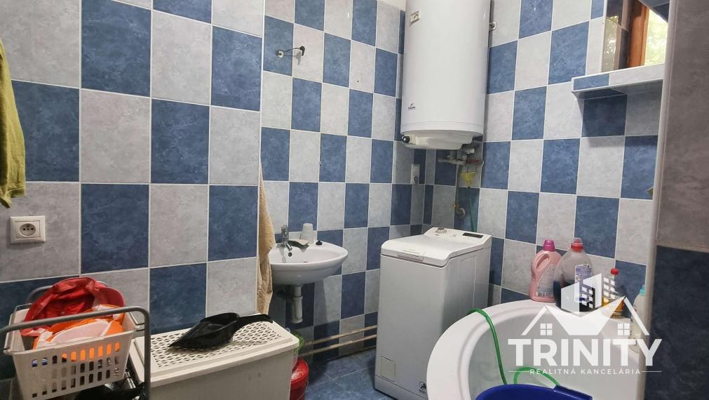 Predaj slnečného a priestranného 4-izbového rodinného domu v meste Kolárovo