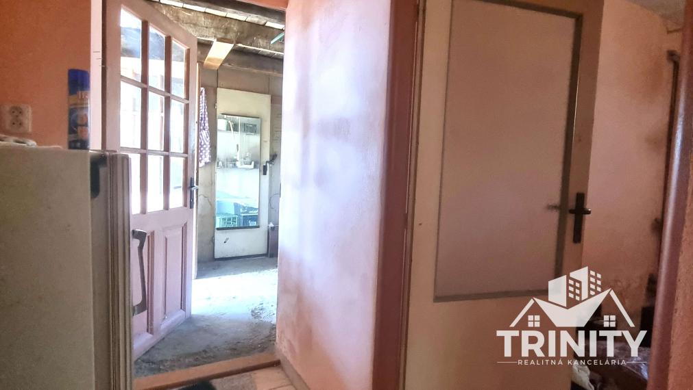 Predaj slnečného a priestranného 4-izbového rodinného domu v meste Kolárovo