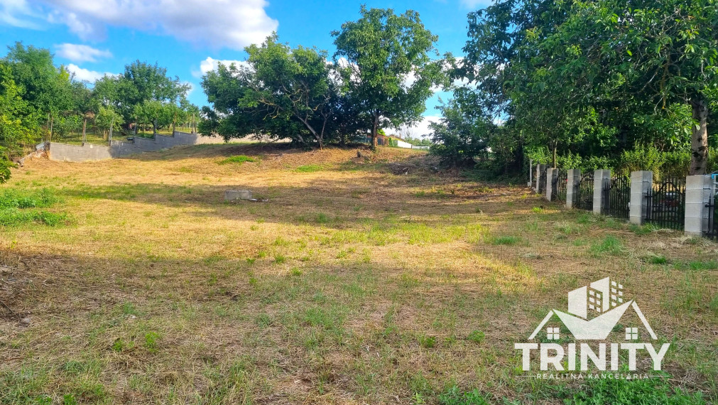 Výhradne - Na predaj lukratívny stavebný pozemok v obci Radava