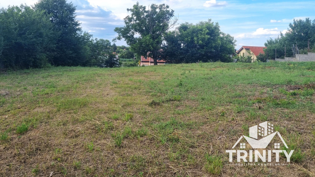 Výhradne - Na predaj lukratívny stavebný pozemok v obci Radava