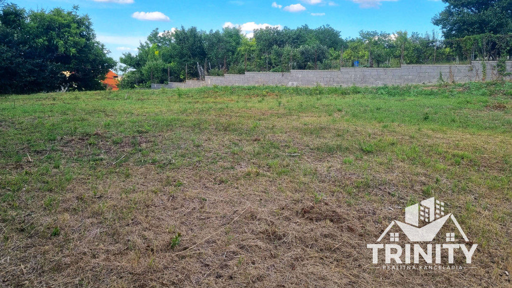 Výhradne - Na predaj lukratívny stavebný pozemok v obci Radava