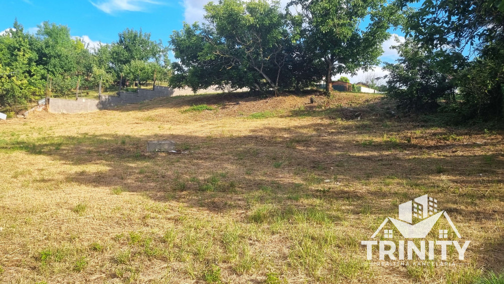 Výhradne - Na predaj lukratívny stavebný pozemok v obci Radava