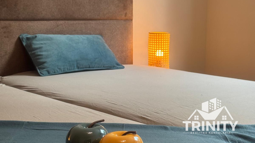 Na prenájom 1-izbový byt neďaleko stanice v Nových Zámkoch